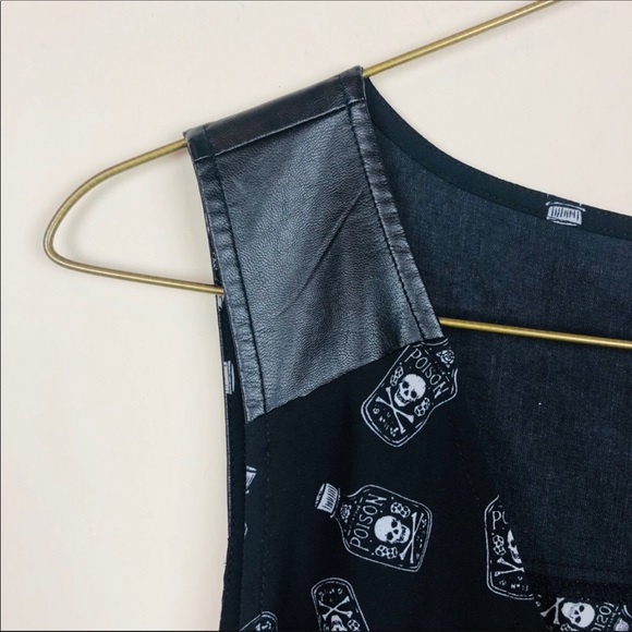 🌺 NWOT - Torrid Top - Picture 2 of 4